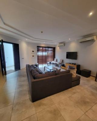 Furnished and Serviced with 24/7 Power Supply 2 Bedroom En-suite Flat, Victoria Island (vi), Lagos, Flat / Apartment for Rent