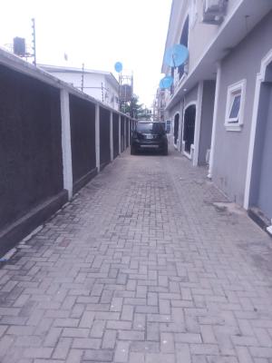 Well Maintained 3 Bedroom Flat, Majek Area.., Sangotedo, Ajah, Lagos, Flat / Apartment for Rent