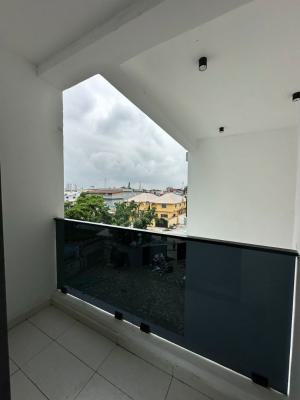 2 Bedroom Apartment, Lekki Phase 1, Lekki, Lagos, Flat / Apartment for Rent