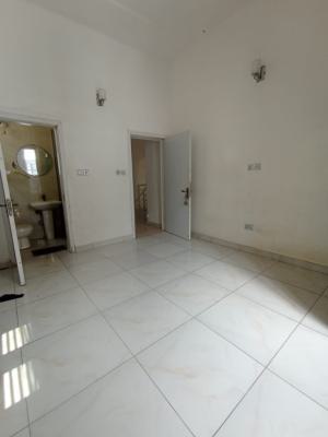 a Big Room Upstairs in a Secured Estate, Chevron, Lekki, Lagos, Flat / Apartment for Rent