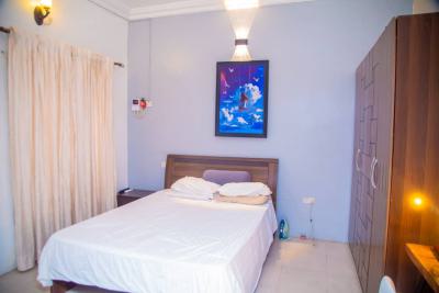 3-bedroom Terrace + 1 Bq -- Ikeja Gra, Ikeja Gra, Ikeja, Lagos, Flat / Apartment for Rent