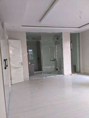 Well-built 3-bedrooms, Lekki Phase 1, Lekki, Lagos, House for Sale