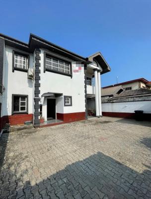 Specious 3bedroom Flat, Lekki Phase 1, Lekki, Lagos, Commercial Property for Rent