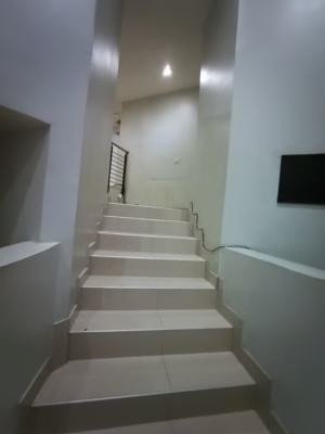a Serviced and Well Maintained  2 Bedroom  Apartment  with a Room Bq, Lekki Phase 1, Lekki, Lagos, Flat / Apartment for Rent