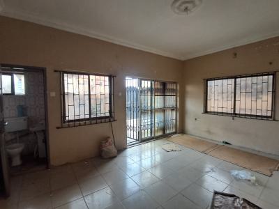 Decent 3 Bedroom Flat, Nubi Street, Oworonshoki, Kosofe, Lagos, Flat / Apartment for Rent
