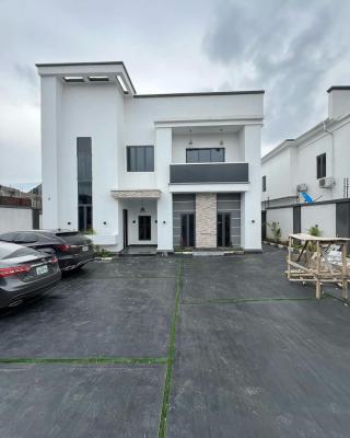 Well Built 6 Bedroom Fully Detached Duplex with a Room, Guzape District, Abuja, Detached Duplex for Sale
