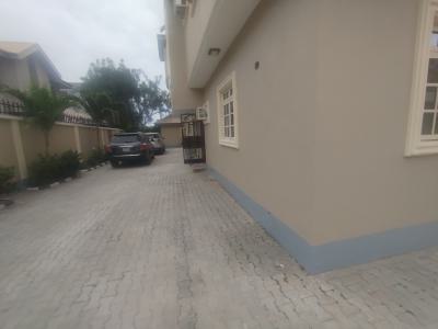 Well Renovated Spacious 4 Bedroom Penthouse, Off Admiralty Way, Lekki Phase 1, Lekki, Lagos, Flat / Apartment for Rent