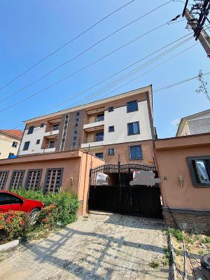 Spacious 2 Bedroom Fully Fitted Apartment with a Bq in a Secure Estate, Off Admiralty Way, Lekki Phase 1 Proper, Lekki Phase 1, Lekki, Lagos, Flat / Apartment for Rent
