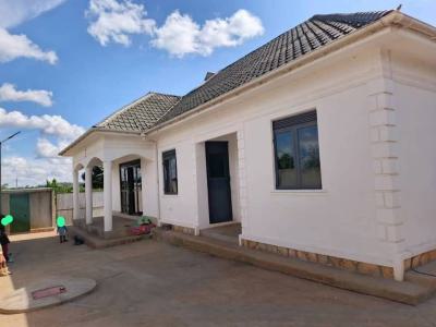 4 Bedroom Detached Bungalow with Bq, Yaba, Lagos, Detached Bungalow for Sale