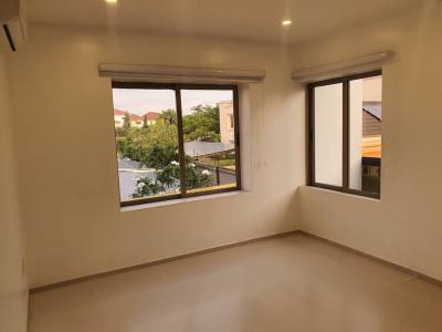 Well Maintained 2 Bedrooms Upper Floor Apartment, Banana Island, Ikoyi, Lagos, Flat / Apartment for Sale