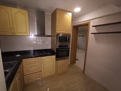 Serviced 2 Bedroom En-suite Flat with Fitted Kitchen, Cooker, Heat Ext, Lekki Phase 1, Lekki, Lagos, Flat / Apartment for Rent