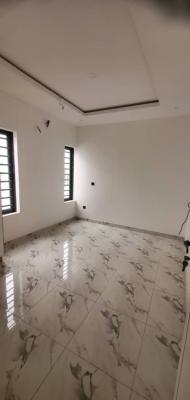 a Massive 3bed Rooms Flat All En-suite, Olowora, Magodo, Lagos, Flat / Apartment for Rent