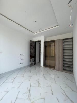 Spacious 2 Bedroom Apartment, Lekki Phase 1, Lekki, Lagos, Flat / Apartment for Rent