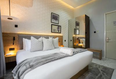 Gresidence Executive Single Room with Balcony Apartment (lavender), Parkview, Ikoyi, Lagos, Flat / Apartment Short Let
