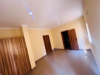 Spacious Single Room in a Shared Apartment, Lekki, Lagos, Flat / Apartment for Rent