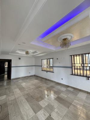 Well Maintained Spacious Upstairs, Right Side, Lekki Phase 1, Lekki, Lagos, Flat / Apartment for Rent