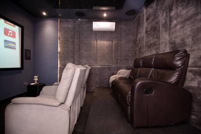 Luxe Penthouse Apartment with Private Cinema., Cadogan Estate, Osapa, Lekki, Lagos, Flat / Apartment Short Let