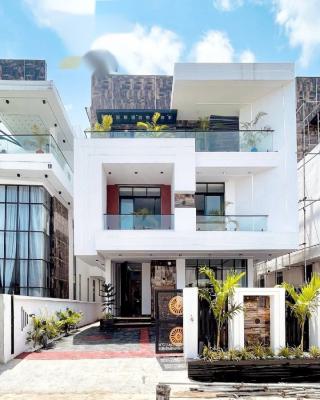 Exquisitely Built Luxury 6 Bedroom Fully Detached Home with Cinema, Chevron, Lekki, Lagos, Detached Duplex for Sale