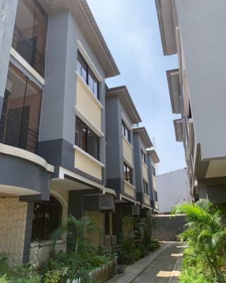 4 Bedroom Apartment with a Room Self-contain, Victoria Island (vi), Lagos, Flat / Apartment for Rent