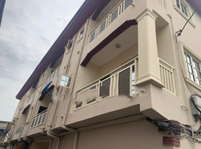 This Is a Spacious and Well-maintained 3 Bedroom, Fola Agoro, Yaba, Lagos, Flat / Apartment for Rent