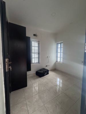 Clean Two Bed Flat in Lekki Right, Zone10 Estate, Lekki Phase 1, Lekki, Lagos, Flat / Apartment for Rent