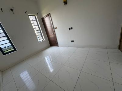 Semi Masters Room Upstairs Sharing Kitchen Only, Orchid Road, Lekki, Lagos, Flat / Apartment for Rent