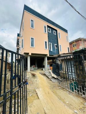 Lovely Built 3 Bedroom Apartment in a Serene Environment, Gbagada, Lagos, Flat / Apartment for Sale