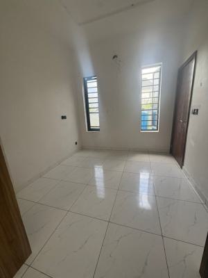 Single Room in a Shared Apartment, Lekki, Lagos, Flat / Apartment for Rent