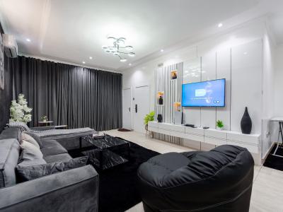 2 Bedroom Cozy Apartment with Private Cinema, Banana Island, Ikoyi, Lagos, House Short Let