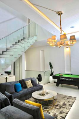 Nicely Furnished 4 Bedroom Apartment, Lekki Phase 1, Lekki, Lagos, Flat / Apartment Short Let