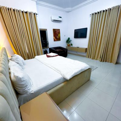 Nicely Furnished 3 Bedroom Apartment, Lekki Phase 1, Lekki, Lagos, Flat / Apartment Short Let