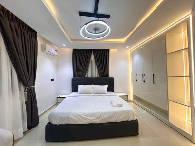 Nicely Furnished Four Bedroom Apartment, Oniru, Victoria Island (vi), Lagos, Flat / Apartment Short Let