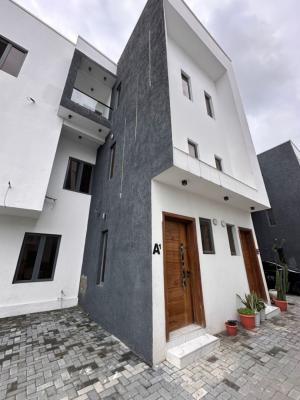 4 Bedroom Apartment in a Good Compound, Lekki Phase 1, Lekki, Lagos, Flat / Apartment for Rent