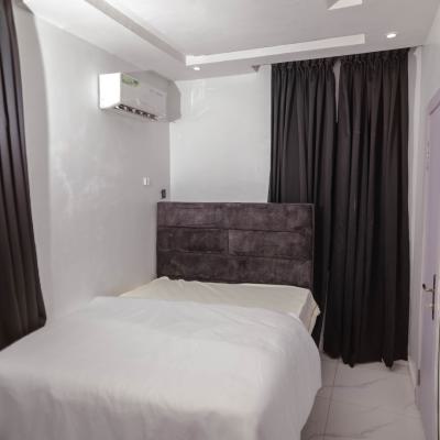 Nicely Furnished 1 Bedroom Apartment, Lawanson, Surulere, Lagos, Flat / Apartment Short Let