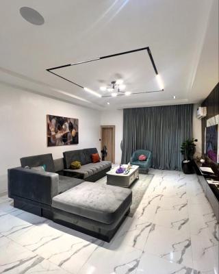 Luxury 3 Bedroom Apartment with Snooker Ps5 Bathtub, Wuye, Abuja, Flat / Apartment Short Let