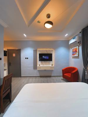 City Studio Room Apartment, Folorunsho Kuku Street, Opebi, Ikeja, Lagos, Flat / Apartment Short Let