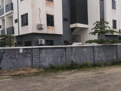 Massive Mini Flat, Upstairs with Solar