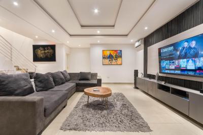 Newly Furnished Luxurious 4 Bedroom Apartment with a Private Bedroom F, Lekki Phase 1, Lekki, Lagos, Flat / Apartment Short Let