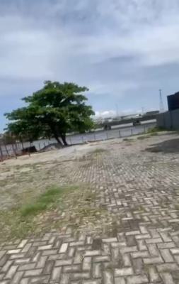 a Waterfront Land of 1000sqm, Lekki Phase 1, Lekki, Lagos, Commercial Property for Rent
