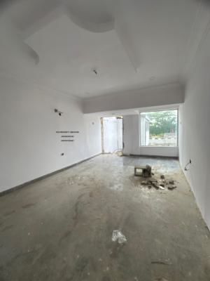 Lucrative Commercial Space Facing a Busy Road, Lekki Phase 1, Lekki, Lagos, Restaurant / Bar for Rent