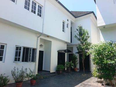 Well Maintain Ed 2 Bedroom Apartment, Lekki Phase 1, Lekki, Lagos, Flat / Apartment for Rent