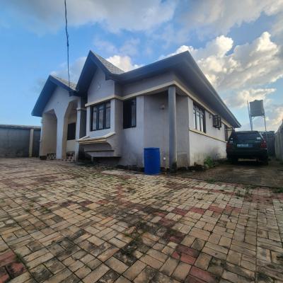 Four Bedroom Flat, Iwo Road, Ibadan, Oyo, Detached Bungalow for Sale