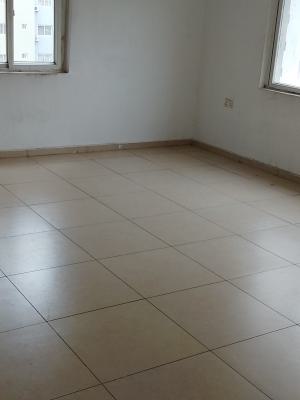 Specious 3 Bedroom Flat Upstairs with a Room Bq, Prime Water Garden, Lekki Phase 1, Lekki, Lagos, Flat / Apartment for Rent