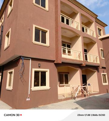 Give Away 2 Bedroom Flat in Bucknor Estate, Isolo, Lagos, Flat / Apartment for Rent