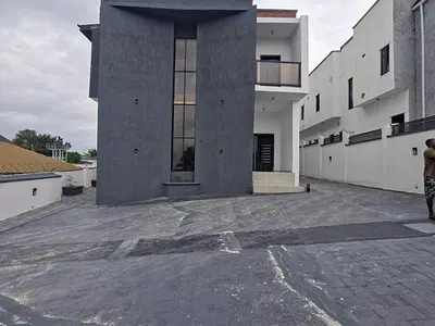 4 Bedroom Fully Detached Duplex with a Room BQ
