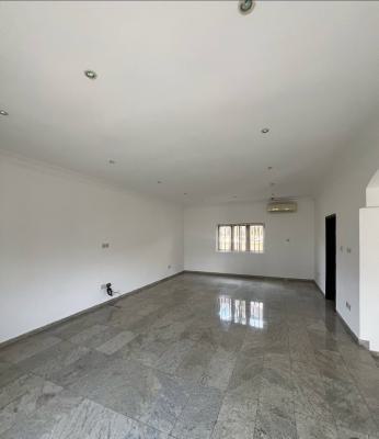Fully Serviced Spacious 2 Bedroom Apartment, Lekki Phase 1, Lekki, Lagos, Flat / Apartment for Rent