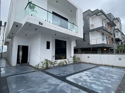 Luxury 5 Bedroom Fully Detached Duplex with Swimming Pool, BQ