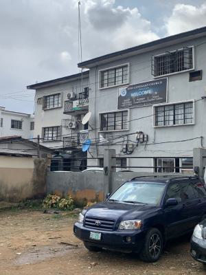 Well Maintained 4 Bedrooms Office Space, Obanikoro, Shomolu, Lagos, Office Space for Rent