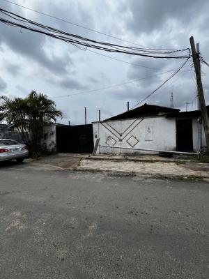 Spacious Detached Bungalow on 600sqm, Off Eric Moore Road, Eric Moore, Surulere, Lagos, Detached Bungalow for Sale