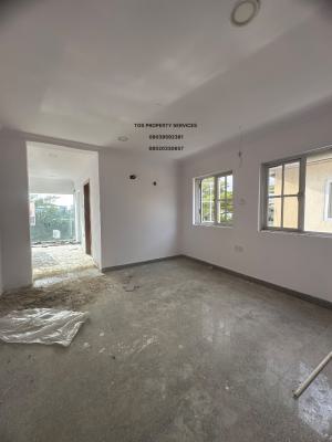 Road-facing Commercial Property, Lekki Phase 1, Lekki, Lagos, Restaurant / Bar for Rent